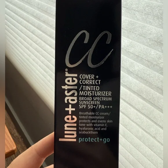 Lune+Aster Cover + Correct Tinted Moisturizer - Picture 3 of 6